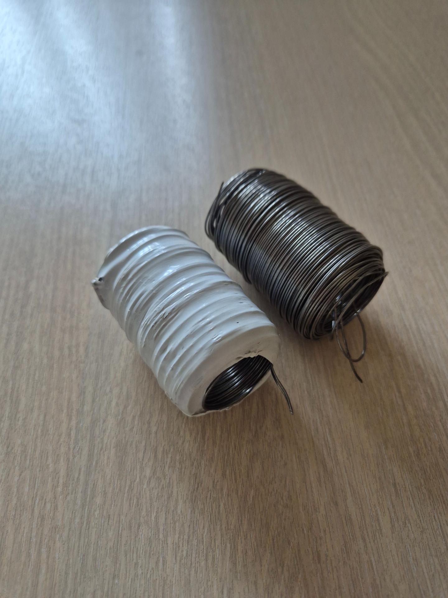 Bobinuțe sârmă moale albă – detaliu 1